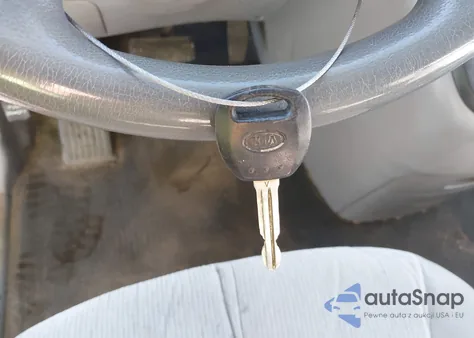 2009 Kia Sedona Lx z USA, uszkodzony, nr VIN KNDMB233496315844